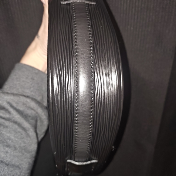 Louis Vuitton Black Epi Jeune Fille Crossbody - Picture 7 of 15